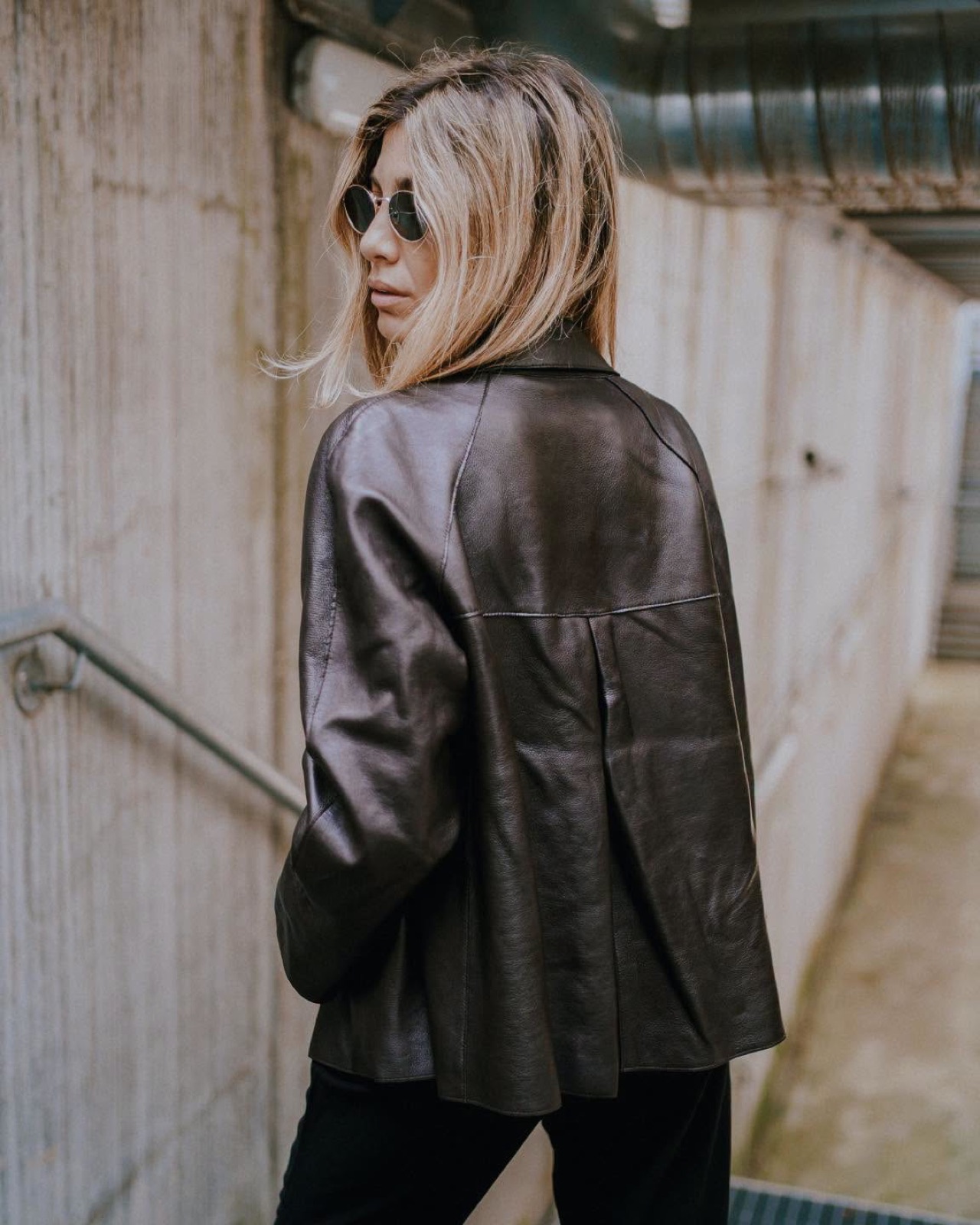 The Jackie Leathers, Damen-Lederjacke von hinten